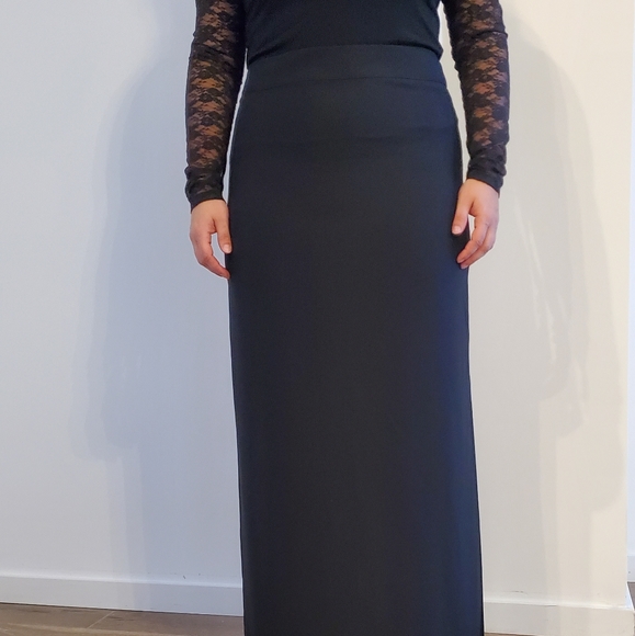 Black Banana Republic maxi skirt with side slit - Picture 11 of 16